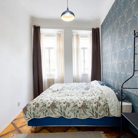 2 Bedroom In New Town Close To River * Praga