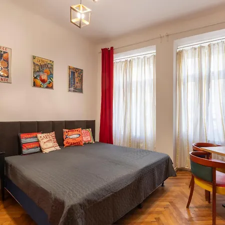 2 Bedroom In New Town Close To River Apartament *