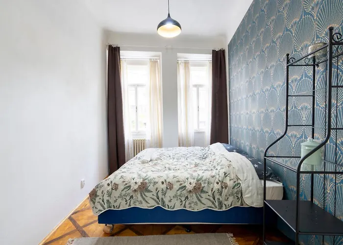 2 Bedroom In New Town Close To River * Praga