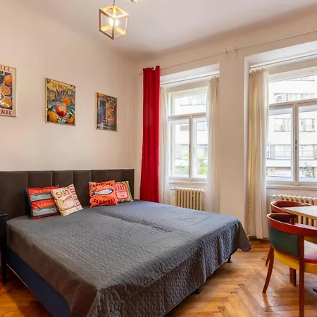 2 Bedroom In New Town Close To River